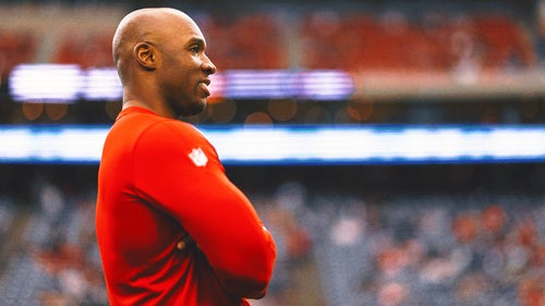 HOUSTON TEXANS Trending Image: DeMeco Ryans keeping Texans hype 'outside our building' despite Stefon Diggs trade